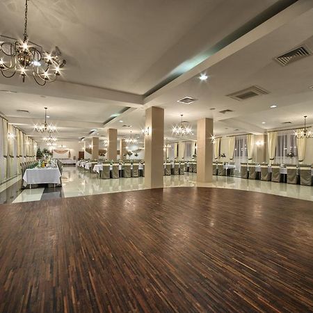 Hotel Stara Fabryka Malogoszcz Bagian luar foto