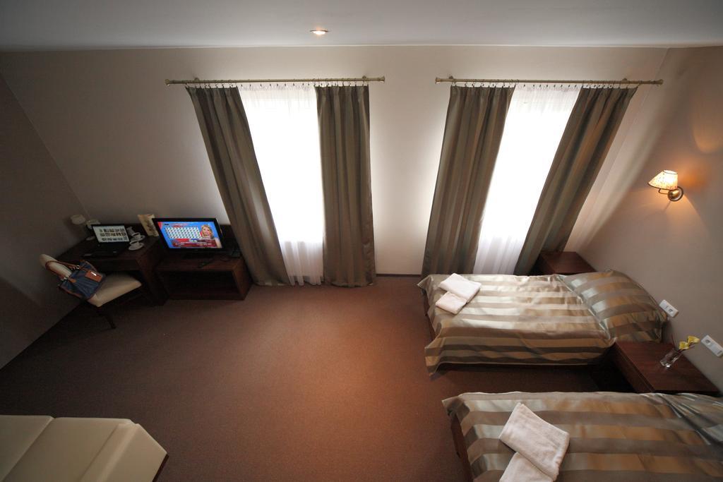Hotel Stara Fabryka Malogoszcz Ruang foto