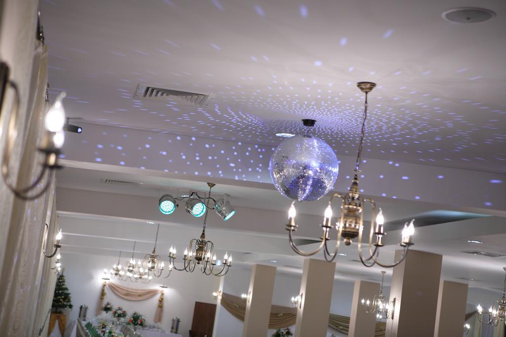 Hotel Stara Fabryka Malogoszcz Bagian luar foto