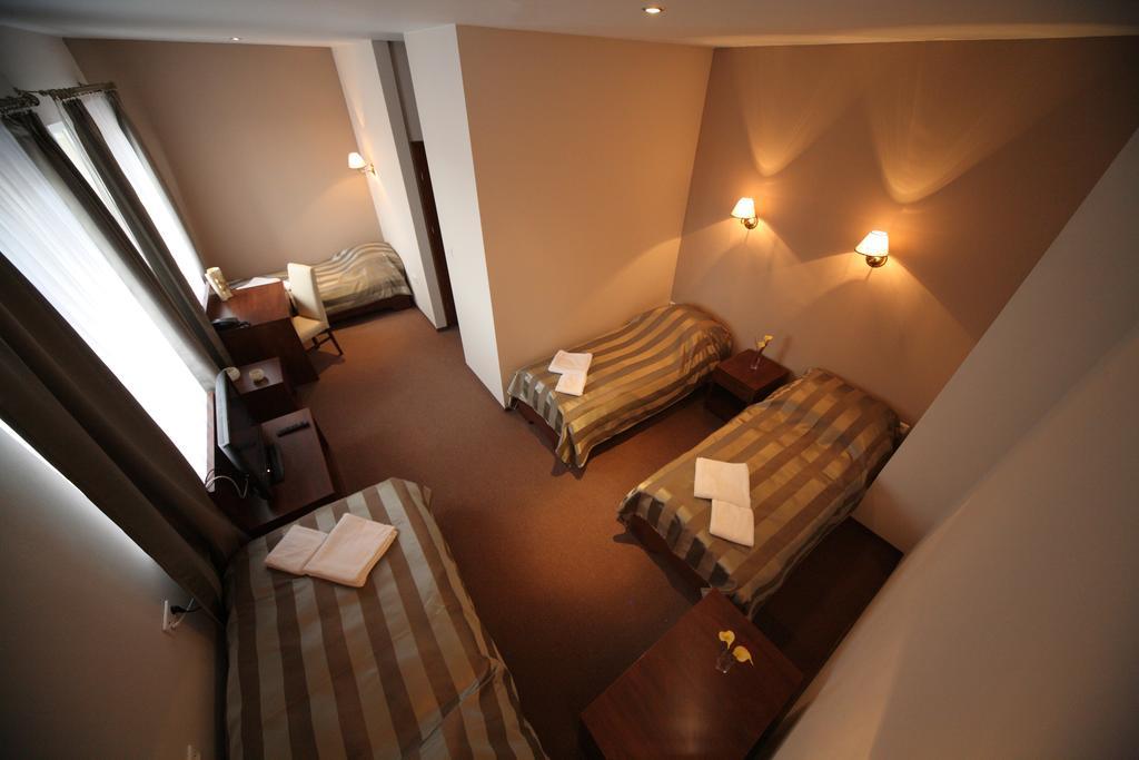 Hotel Stara Fabryka Malogoszcz Ruang foto