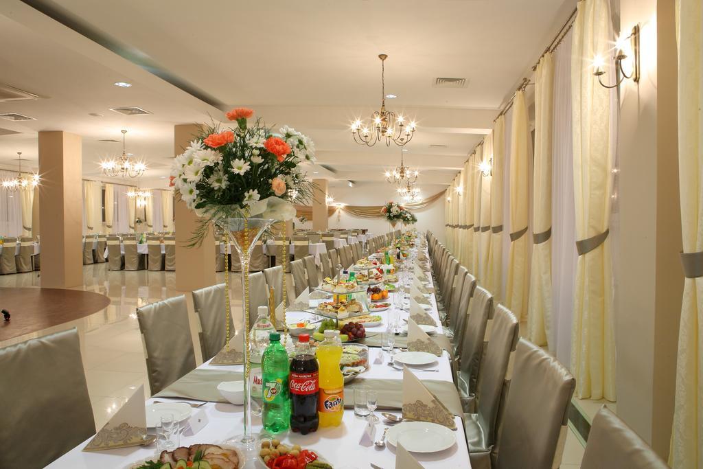 Hotel Stara Fabryka Malogoszcz Bagian luar foto