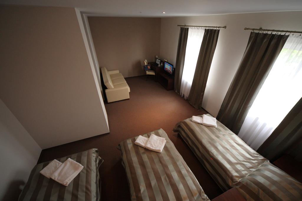 Hotel Stara Fabryka Malogoszcz Ruang foto
